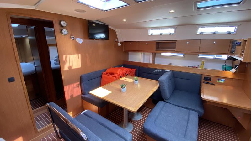 Book yachts online - sailboat - Bavaria Cruiser 45 - Volić - rent