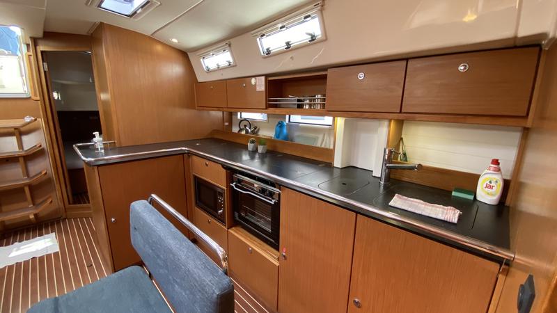 Book yachts online - sailboat - Bavaria Cruiser 45 - Lunga - rent