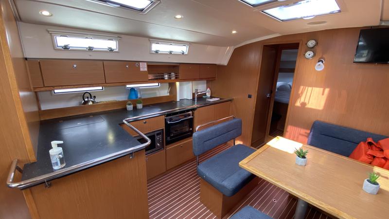 Book yachts online - sailboat - Bavaria Cruiser 45 - Lunga - rent