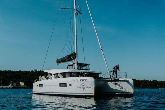 Book yachts online - catamaran - Lagoon 42 - AMELIA - rent