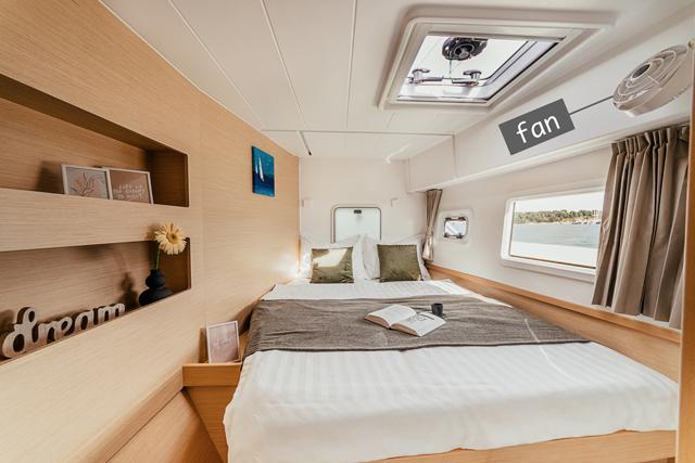 Book yachts online - catamaran - Lagoon 42 - AMELIA - rent