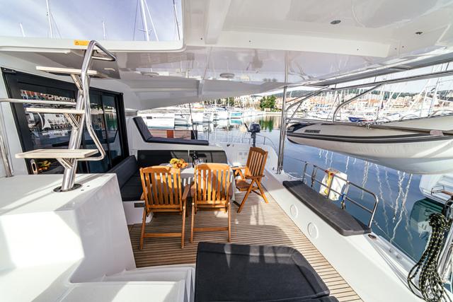 Book yachts online - catamaran - Lagoon 42 - ZETA - rent
