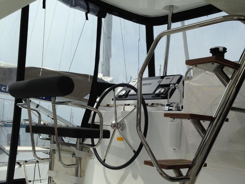 Book yachts online - catamaran - Lagoon 42 - Aeolian Breeze - rent