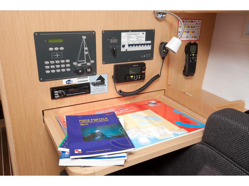 Book yachts online - sailboat - Bavaria Cruiser 37 - Matija - rent