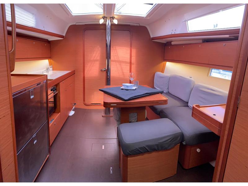 Book yachts online - sailboat - Dufour 382 Grand Large - CAN CAN - rent