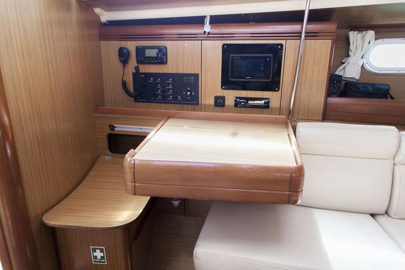 Book yachts online - sailboat - Sun Odyssey 36i - Formica - rent