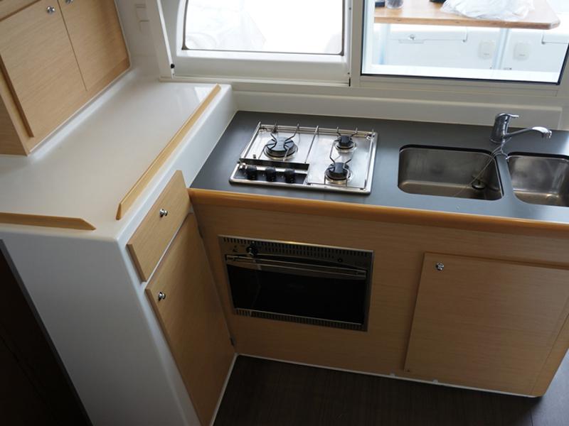 Book yachts online - catamaran - Lagoon 380 S2 - Dido - rent