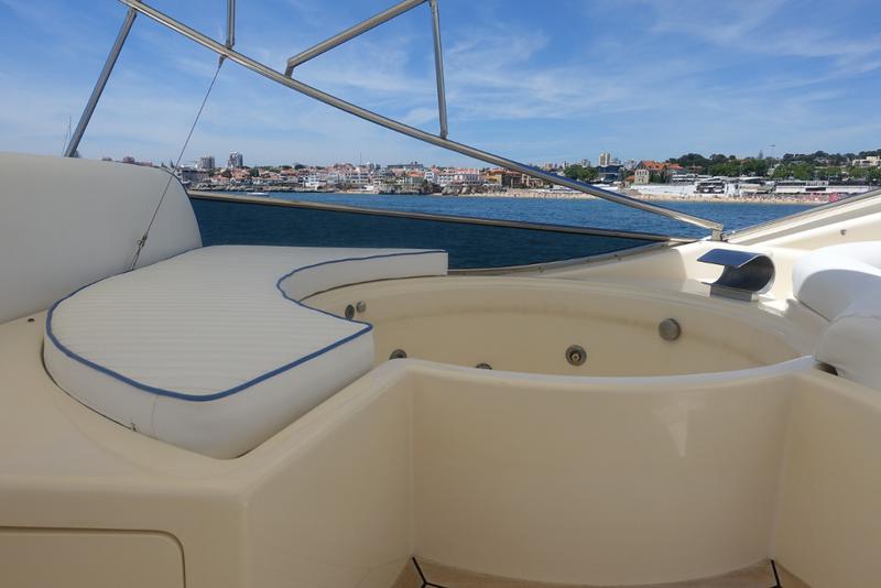 Book yachts online - motorboat - Astondoa 82 - Seafree - rent