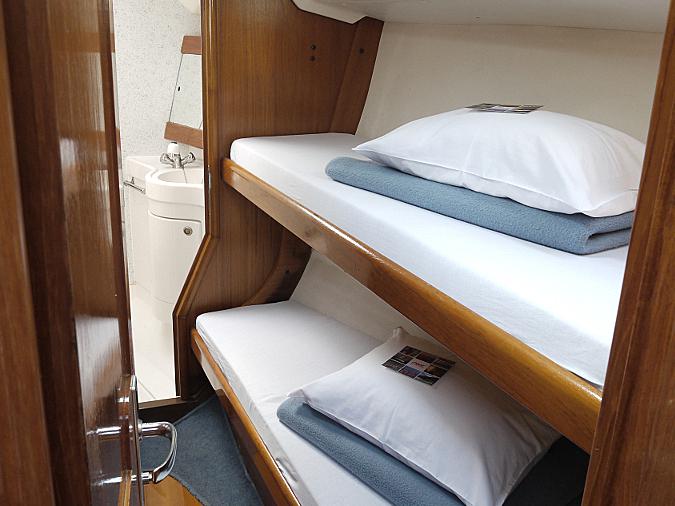 Book yachts online - sailboat - Elan 431 - DRACO - rent
