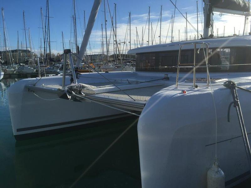 Book yachts online - catamaran - Lagoon 42 - Tidre - rent