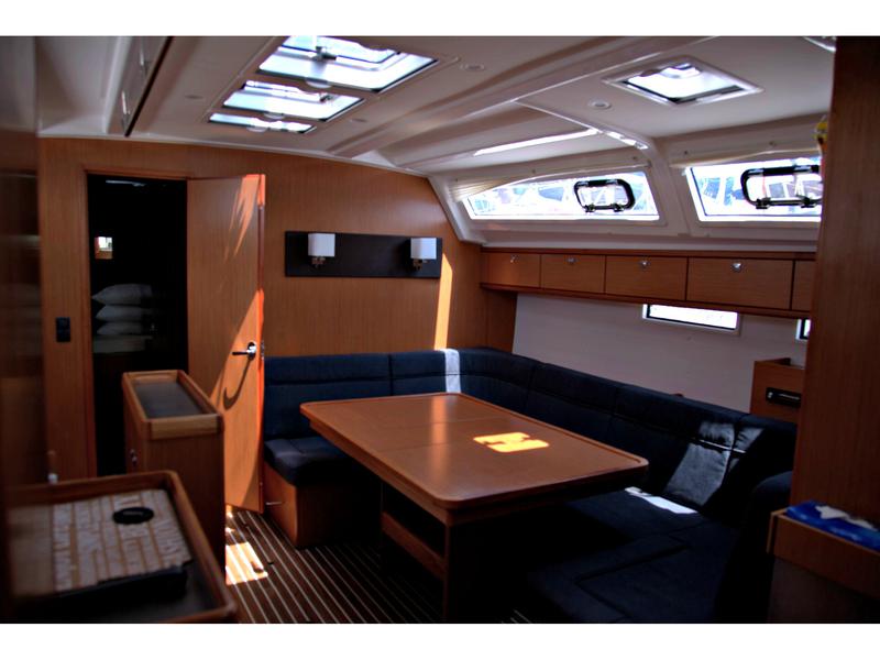 Book yachts online - sailboat - Bavaria Cruiser 46 - Lenko - rent