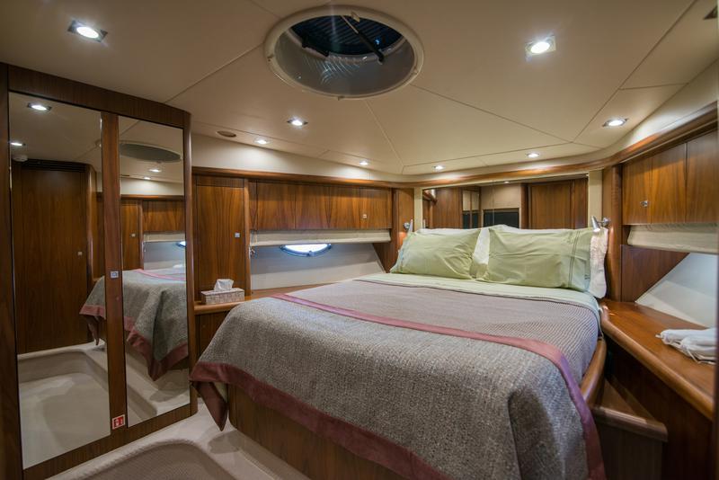 Book yachts online - motorboat - Sunseeker Predator 72 - Elentari - rent