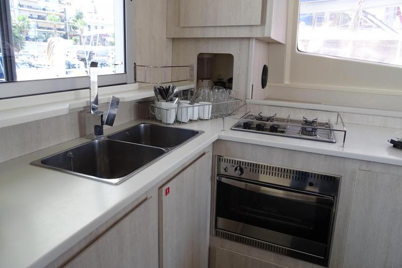 Book yachts online - catamaran - Leopard 44 - La Luna (Majorca) - rent