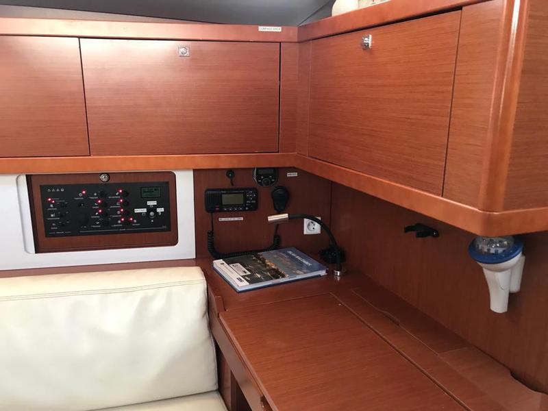Book yachts online - sailboat - Oceanis 45-4 - Alboran Gin Tonic (Majorca) - rent