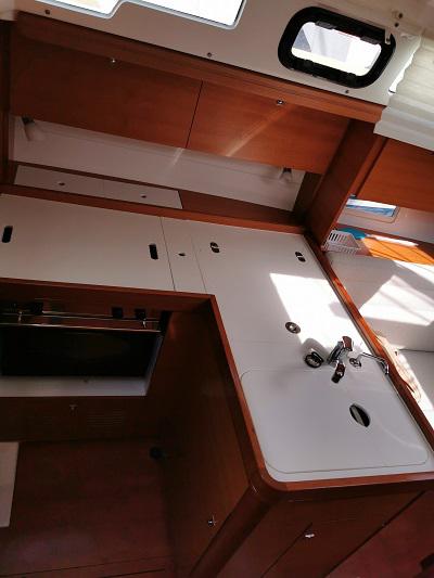 Book yachts online - sailboat - Dufour 350 GL - Sinica - rent