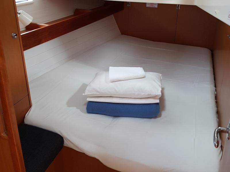 Book yachts online - sailboat - Bavaria Cruiser 45 - Orlan - rent