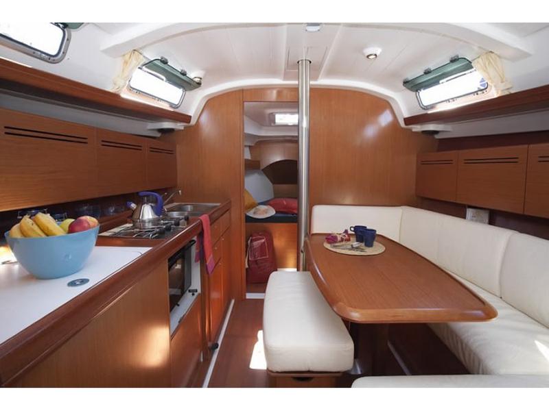 Book yachts online - sailboat - BENETEAU Cyclades 39.3.2 REFIT 2019 - CORAL    - rent