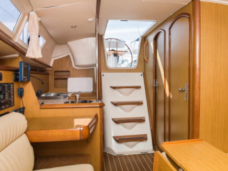 Book yachts online - sailboat - Sun Odyssey 32 i REFIT 2019 - GEMSTONE P.c - rent