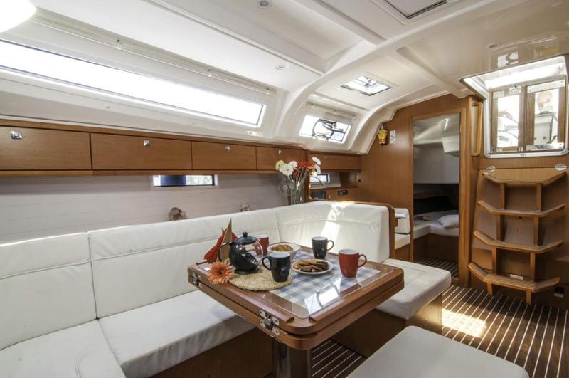 Book yachts online - sailboat - Bavaria Cruiser 41 - Harmes Bavaria 41 Cruiser - rent
