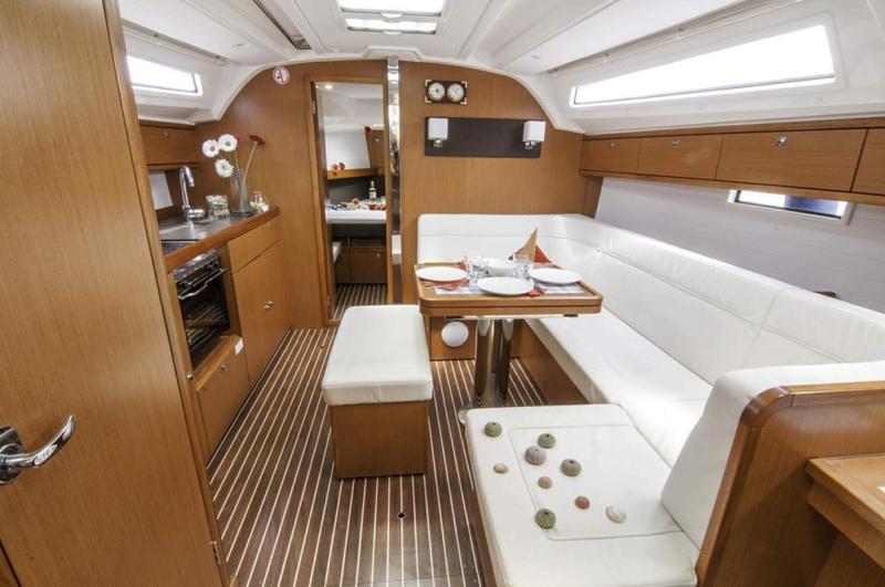 Book yachts online - sailboat - Bavaria Cruiser 41 - Harmes Bavaria 41 Cruiser - rent