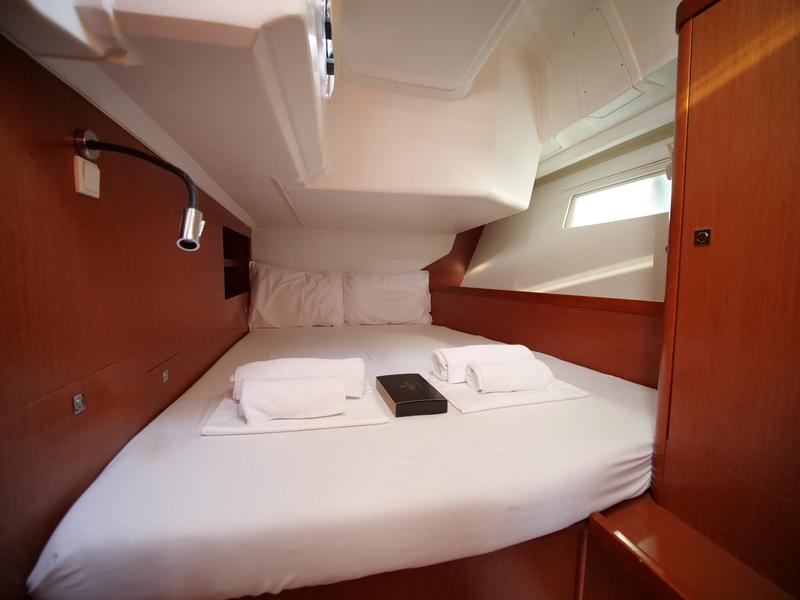 Book yachts online - sailboat - Oceanis 45 - Bella - rent