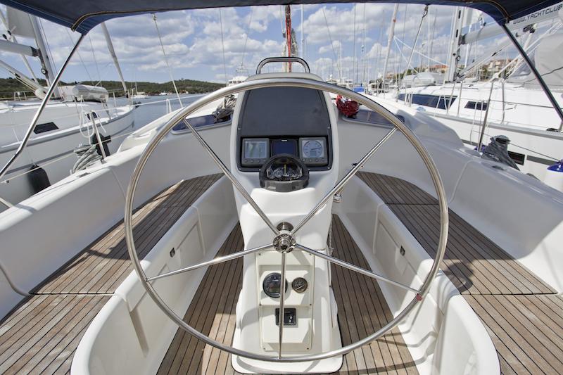 Book yachts online - sailboat - Bavaria 37 Cruiser - Ikona - rent