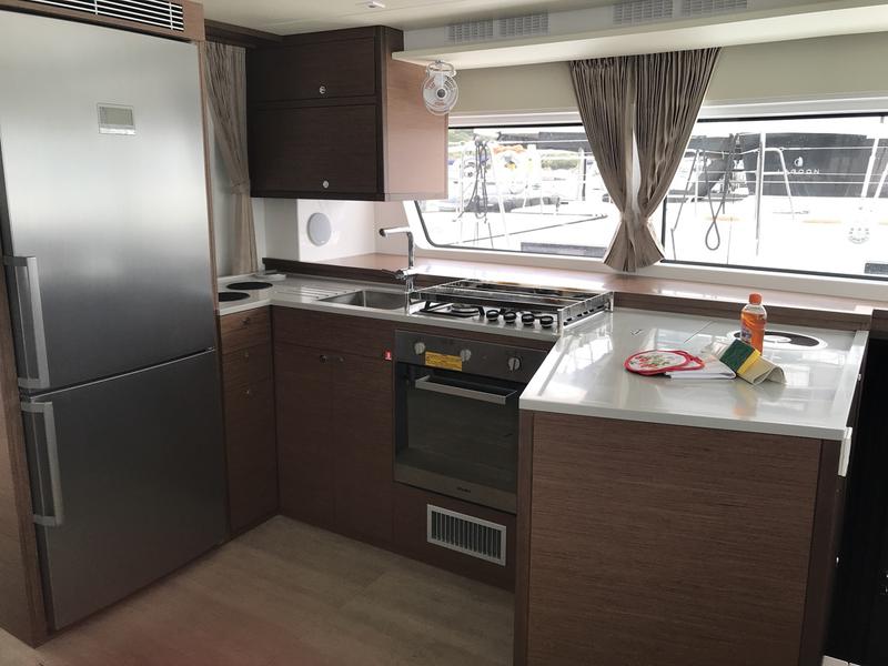 Book yachts online - catamaran - Lagoon 52F - 6 cab - Dugongo II (ANU) - rent