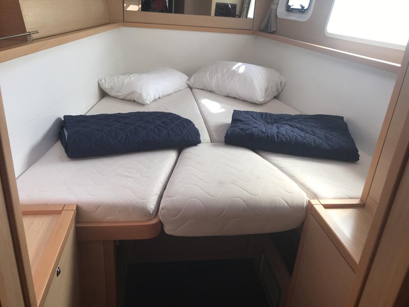 Book yachts online - catamaran - Lagoon 450 F - Kaus Australis (A/C, WM, Generator, Inverter) - rent