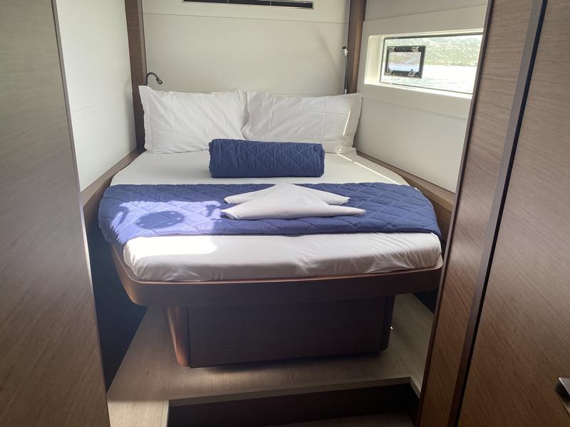 Book yachts online - catamaran - Lagoon 46 - Blue Alma (A/C, WM, Generator, Inverter 12/220V) - rent