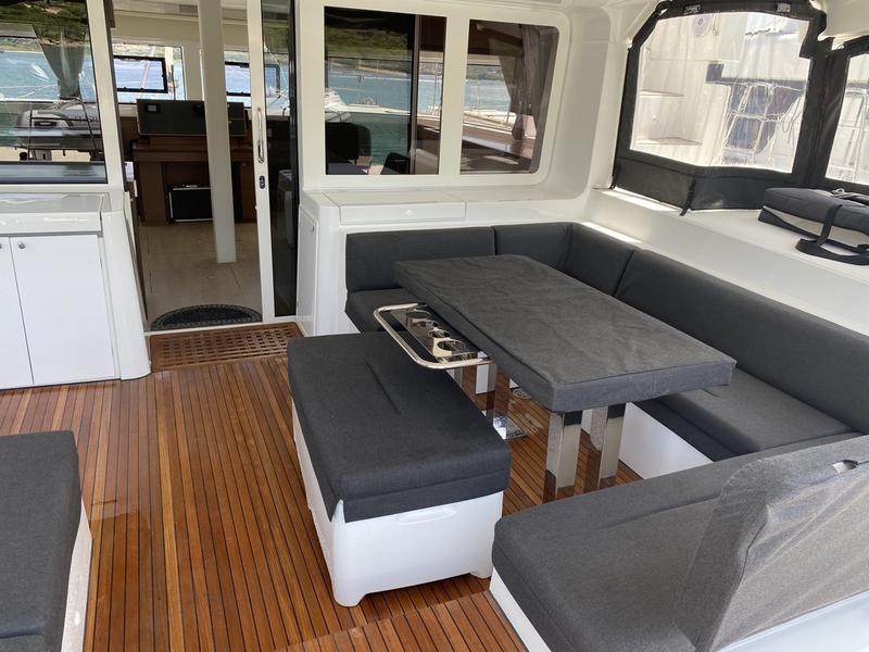 Book yachts online - catamaran - Lagoon 52F (5 cab) - Naka (GND) - rent