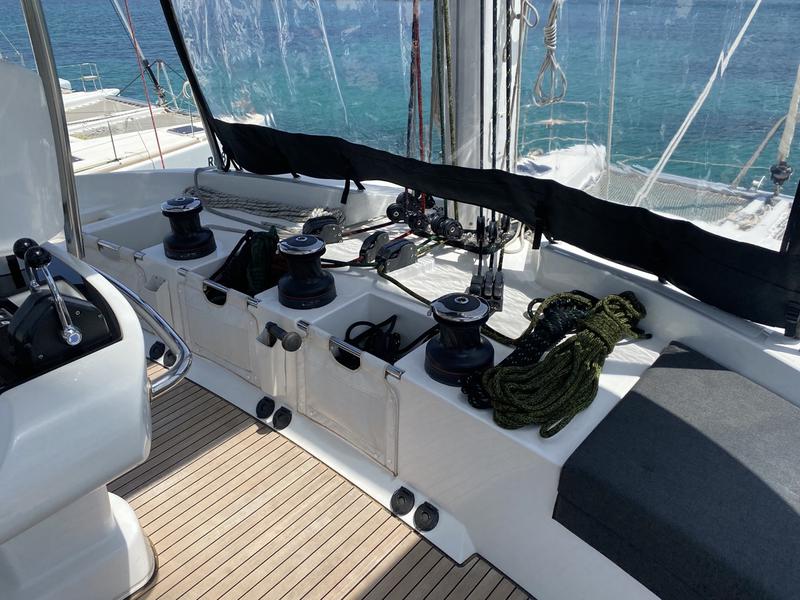 Book yachts online - catamaran - Lagoon 52F (5 cab) - Naka (GND) - rent
