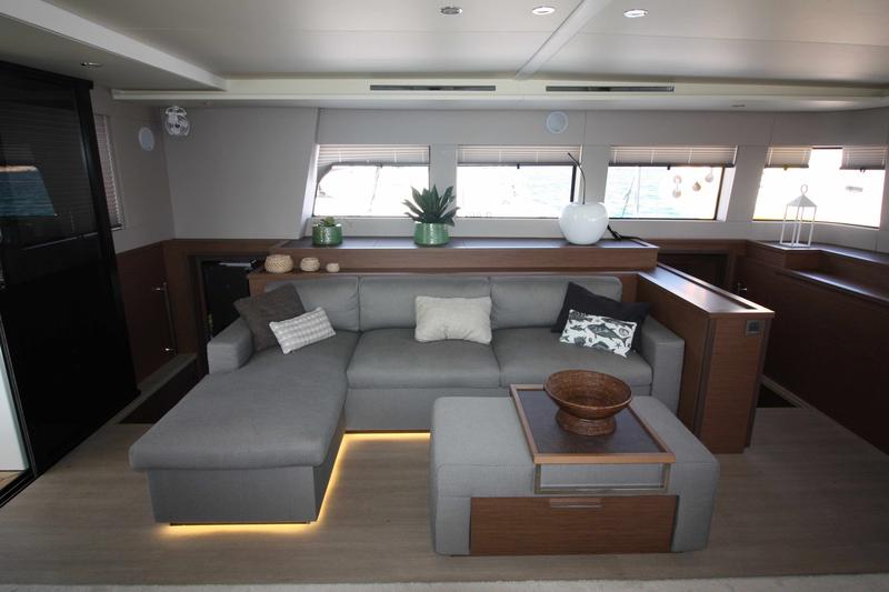 Book yachts online - catamaran - Lagoon 620 (10+3) - The Sun (SXM)  (5 cab + 3 crew) (AC, WM, Generator, Inverter, Tender Lift) - rent