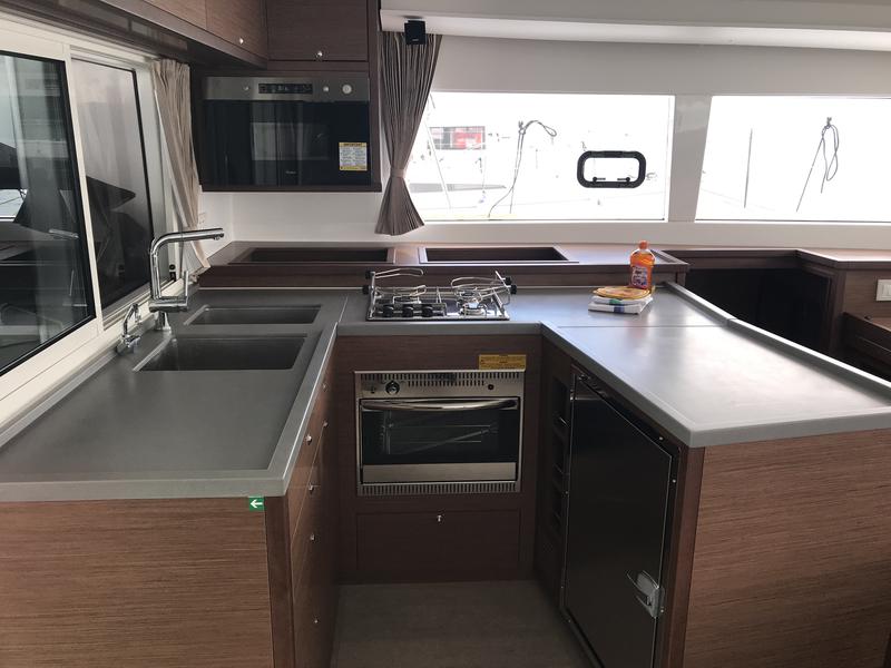 Book yachts online - catamaran - Lagoon 450F - Rigel Kentaurus (A/C, WM, Generator, Inverter) - rent