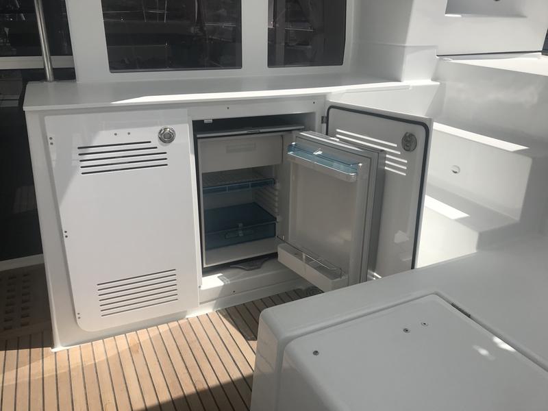 Book yachts online - catamaran - Lagoon 450F - Cor Caroli (GND) (A/C, WM, Generator, Inverter) - rent