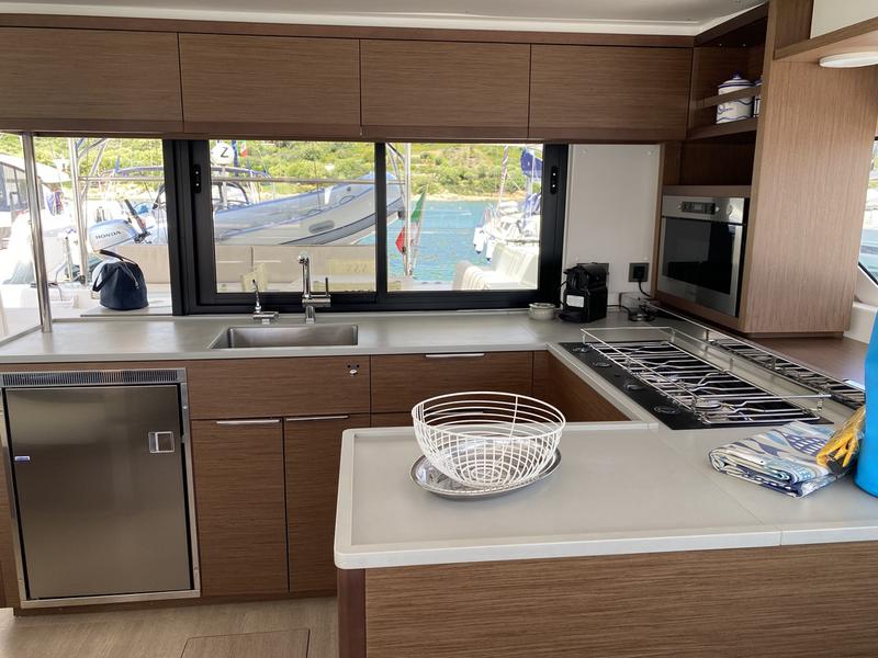 Book yachts online - catamaran - Lagoon 46 - Rolling Stones (A/C, WM, Generator, Inverter 12/220V) - rent