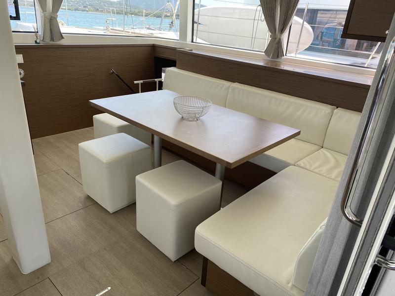 Book yachts online - catamaran - Lagoon 52F (5 cab) - Naka (SXM) - rent