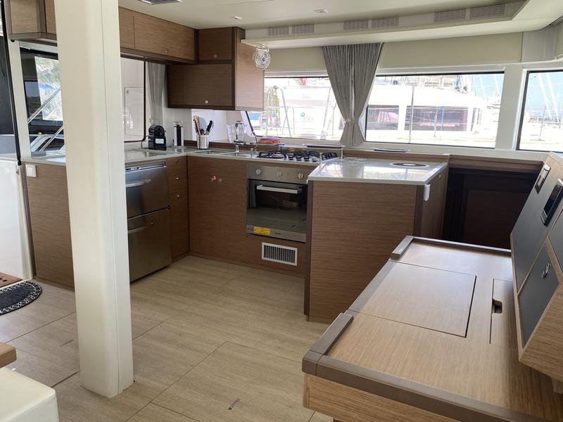 Book yachts online - catamaran - Lagoon 52F (5 cab) - Naka (SXM) - rent