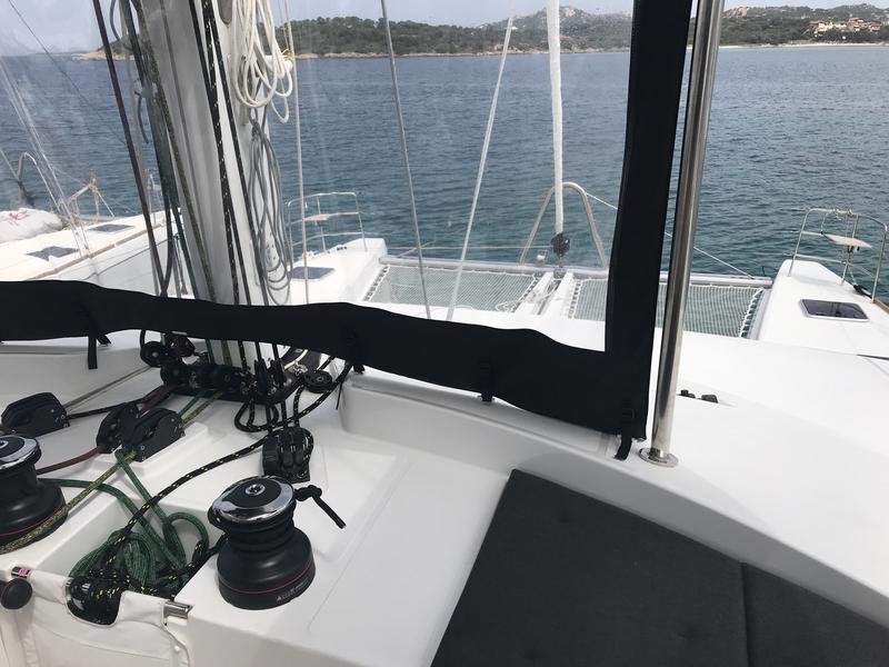 Book yachts online - catamaran - Lagoon 52F - 6 cab - Dugongo II (GND) (6 cab + 1 crew) (A/C, WM, Generator, Inverter, Tender Lift) - rent
