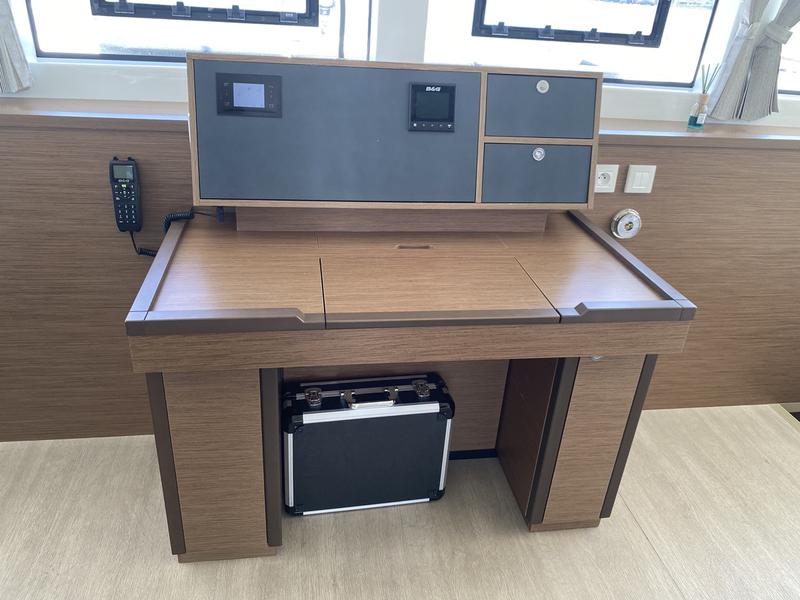 Book yachts online - catamaran - Lagoon 52F (5 cab) - Naka (MAR) - rent