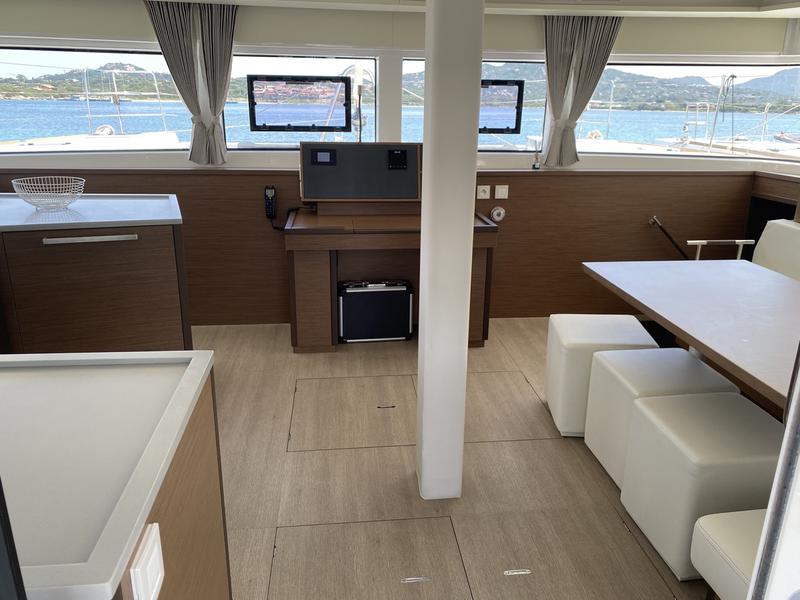 Book yachts online - catamaran - Lagoon 52F (5 cab) - NAKA (ANU) - rent