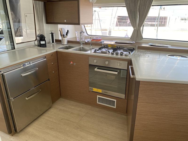 Book yachts online - catamaran - Lagoon 52F (5 cab) - NAKA (ANU) - rent