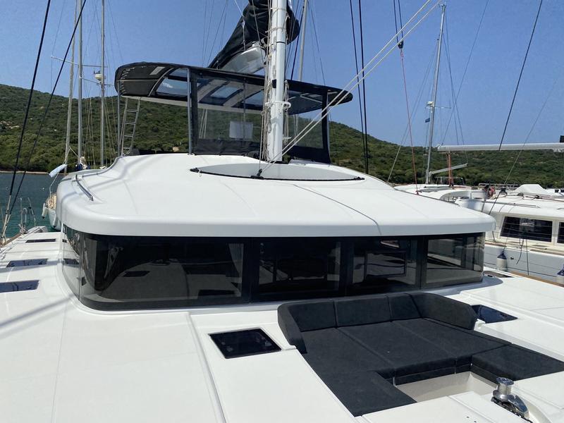 Book yachts online - catamaran - Lagoon 52F (5 cab) - Naka (A/C, WM, Generator, Inverter, Tender Lift) - rent
