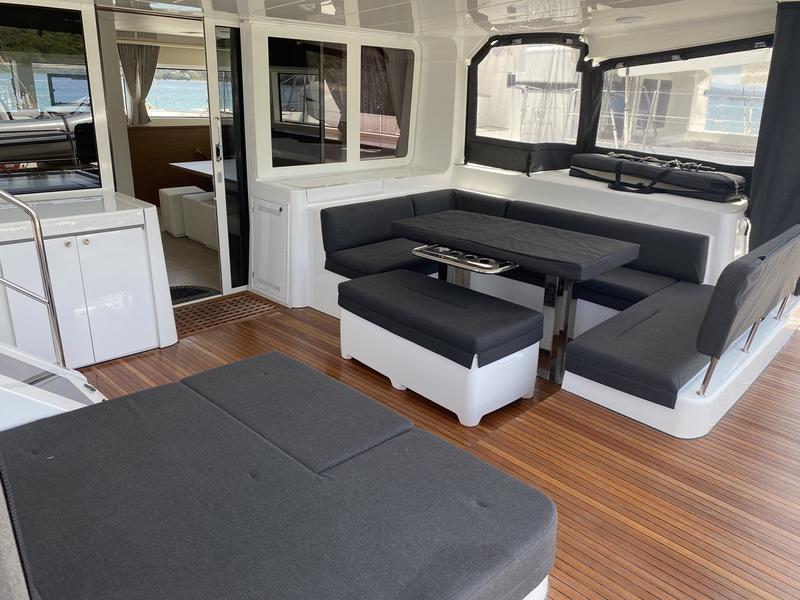 Book yachts online - catamaran - Lagoon 52F (5 cab) - Naka (TOR) - rent