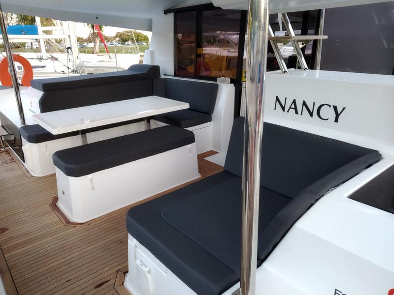 Book yachts online - catamaran - Astréa 42 - Nancy - rent