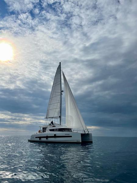 Book yachts online - catamaran - Bali 4.3  Shadow Line - Shadow Line - rent