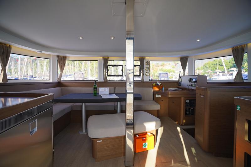 Book yachts online - catamaran - Lagoon 42 - Little Dream - rent