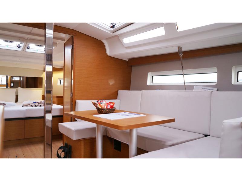 Book yachts online - sailboat - Sun Odyssey 440 - 3 Cabins - White Marlin - rent
