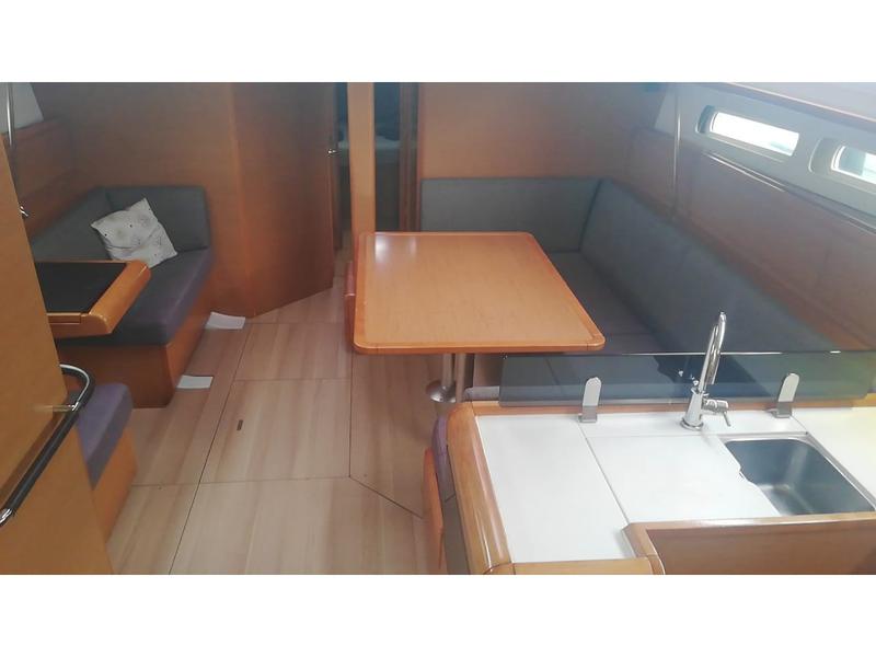 Book yachts online - sailboat - Sun Odyssey 439 - Captain Ginos - rent