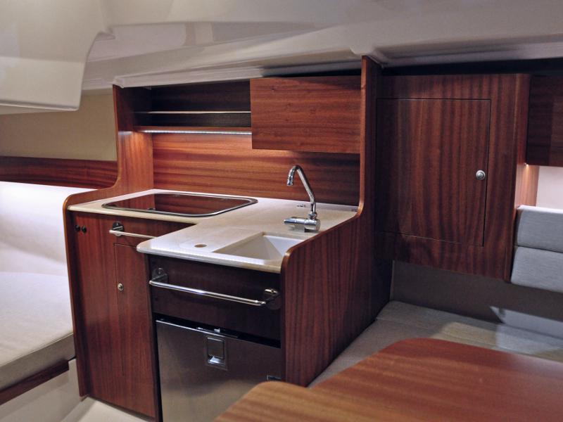 Book yachts online - sailboat - Maxus Evo 24 Prestige - Esmeralda - rent