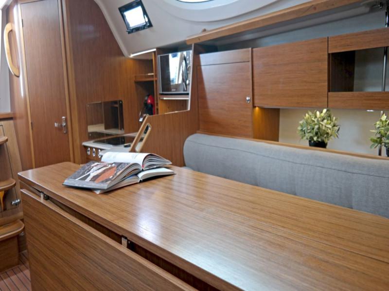 Book yachts online - sailboat - Maxus 33.1 RS Prestige - Saranda - rent